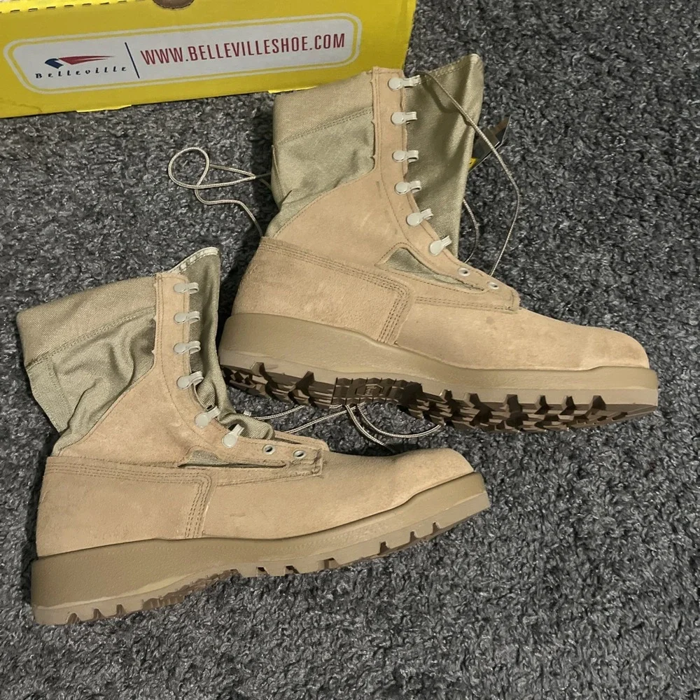 New in the box Belleville 390 Men's Military Desert Tan Combat Boot size 11.5R